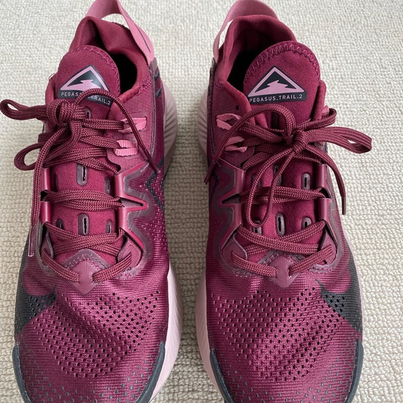 Size 8 Nike Women’s Pegasus Trail 2 in Dark Beetroot/Desert Berry. - Picture 1 of 5